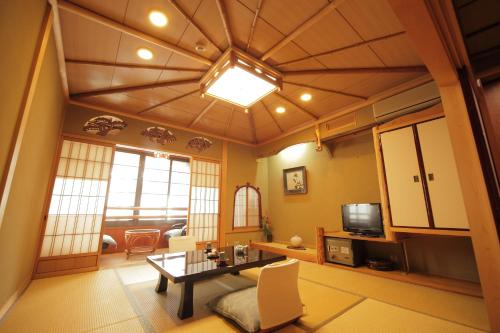 room detail thumbnail 2