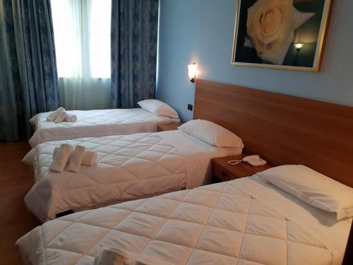 1 queen bed, 1 twin bed