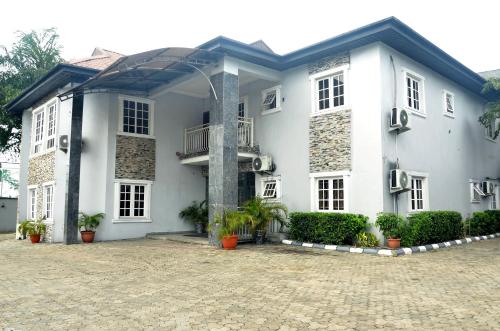 

Royal Vantage Hotel and suites