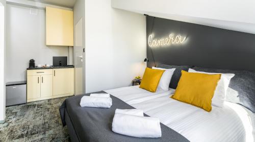 Camera Apartments 5