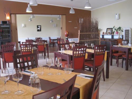 餐廳, 左岸餐廳酒店 (Hotel Restaurant Rive Gauche) in 加爾唐普河畔貝西納