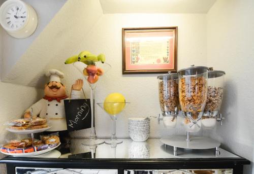 Clifton Villa - Southport - image 7