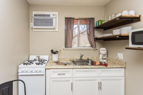 Apple Creek Cottages - 주방