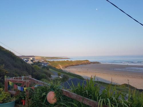 Idyllic Inchydoney Beach Cottage - Amazing sea views, path to beach!