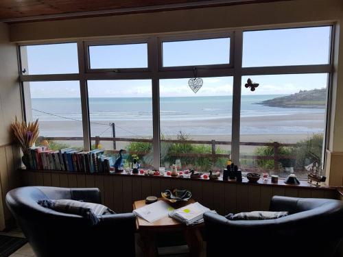 Idyllic Inchydoney Beach Cottage - Amazing sea views, path to beach!