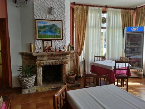 Hostal Europa - image 13