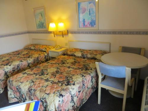 Budget Inn - image 2