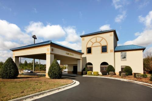 Days Inn By Wyndham Selma Photo 43