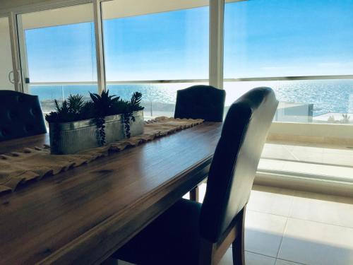 Fabulous Ocean View Condo with Walking Distance to the Beach!