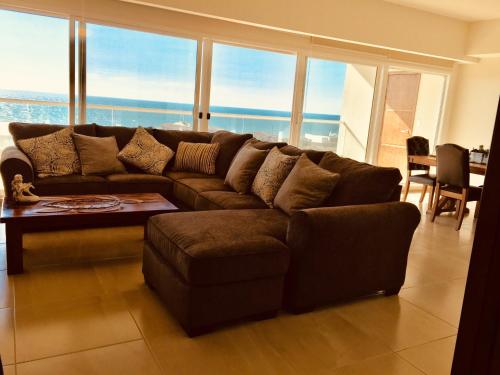 Fabulous Ocean View Condo with Walking Distance to the Beach!