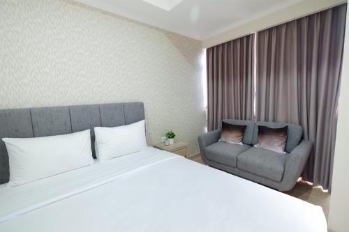 Minimalist Studio Menteng Park Apartment By Travelio - image 2