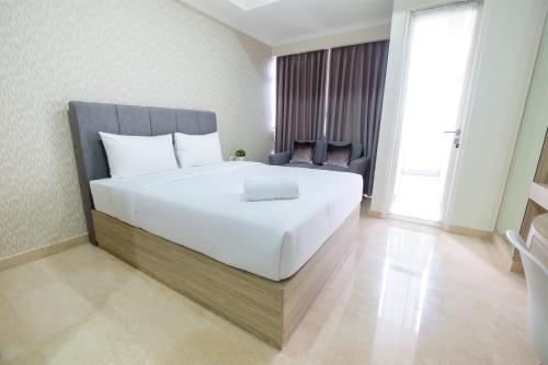 Minimalist Studio Menteng Park Apartment By Travelio - image 3