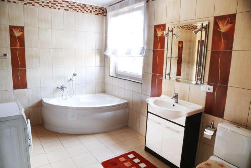 Apartment image 3