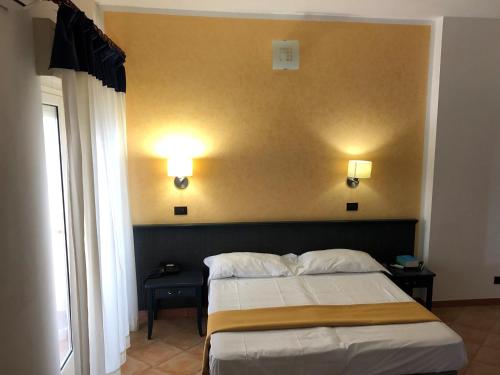 2 bedrooms, 4 beds