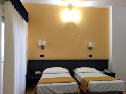 Double or Twin Room image 4