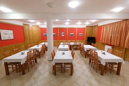 Art Garni Hotel - image 12