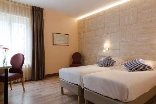 2 twin beds
