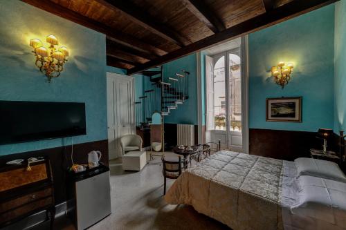 1 king bed, 2 twin beds