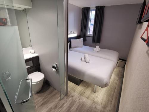 easyHotel Leeds, Leeds (photo 7)