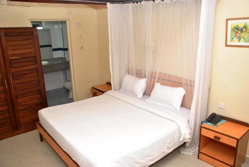 1 queen bed