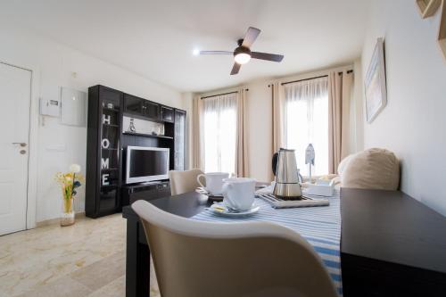 One-Bedroom Apartment image 9
