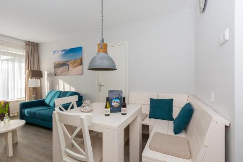 Welcome in - Kurhaus appartement 5 - met terras en 50m van het strand in Zoutelande