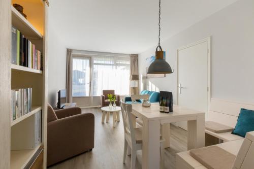 Welcome in - Kurhaus appartement 5 - met terras en 50m van het strand in Zoutelande