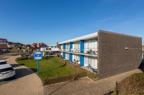 Welcome in - Kurhaus appartement 5 - met terras en 50m van het strand in Zoutelande
