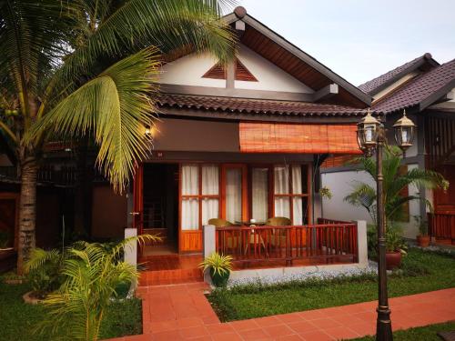 Bungalow with Garden View image 7