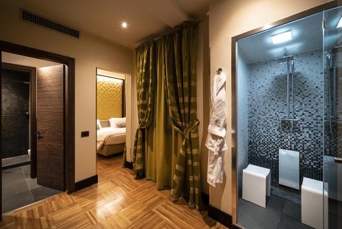 Solo Experience Hotel - image 11