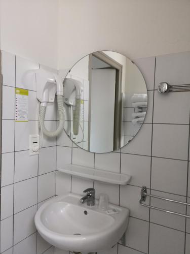 Hôtel Notre Dame de la Sarte - main image