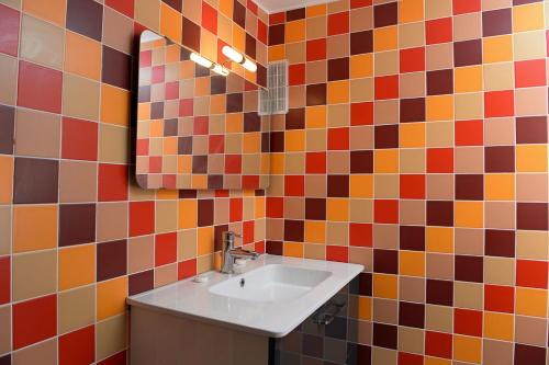 HOTEL HOVI DE LA MAIRIE – Aubervilliers, CA