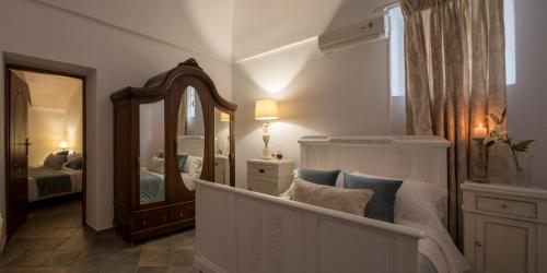 Four Seasons Mansion - image 4