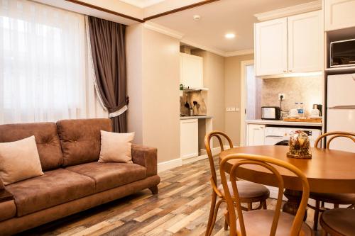 Meroddi Pera Flats - image 3