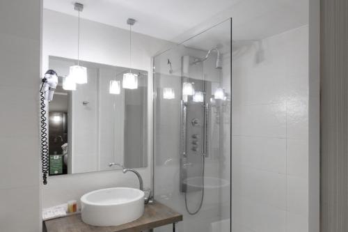 Quadruple Room (4 Adults) image 6
