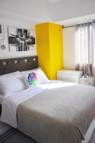 Avida Towers Centera, One Bedroom Suite c/w Wifi & NETFLIX