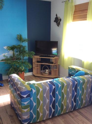Merry Perry Studio Apartment