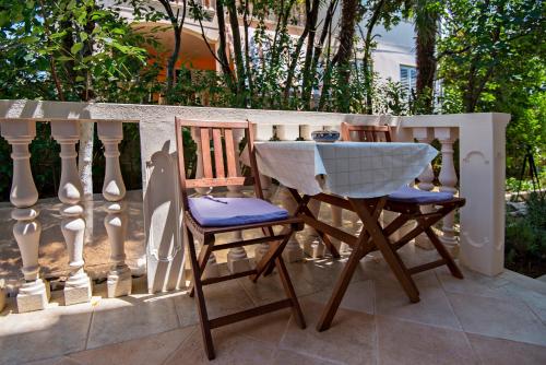 One-Bedroom Apartment with Terrace (2 Adults)