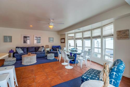 South Mission Avalon Home - main image