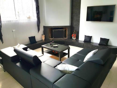  Elegant & Cozy Apartment in Artemida in Artemida