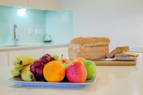 Cleyro Serviced Apartments - Finzels Reach - image 3