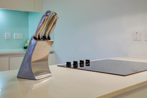 Cleyro Serviced Apartments - Finzels Reach - image 4