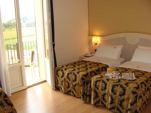 2 twin beds