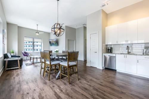2 Bedroom Luxury condos in Downtown New Orleans - image 7