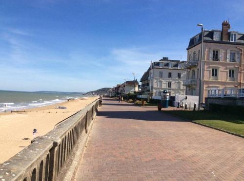 Cabourg centre, appartement pour 5 personnes a 100m de la mer
