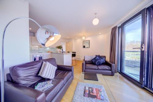 Cleyro Serviced Apartments - Finzels Reach - image 7