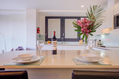 Cleyro Serviced Apartments - Finzels Reach - image 14