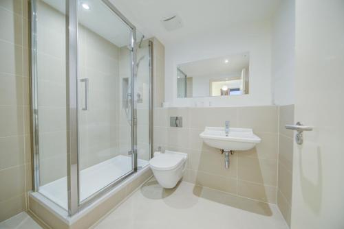 Cleyro Serviced Apartments - Finzels Reach - main image