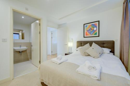 Cleyro Serviced Apartments - Finzels Reach - image 9