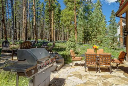 Lazy Fox Lodge In National Forest - image 3